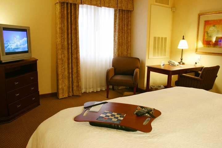 Hampton Inn & Suites Burlington Eksteriør billede